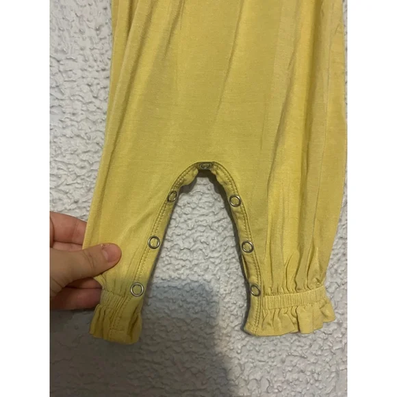 Little Girl Baby Kate Quinn Yellow Frilly Sleeve One Piece Size 0-3 Months